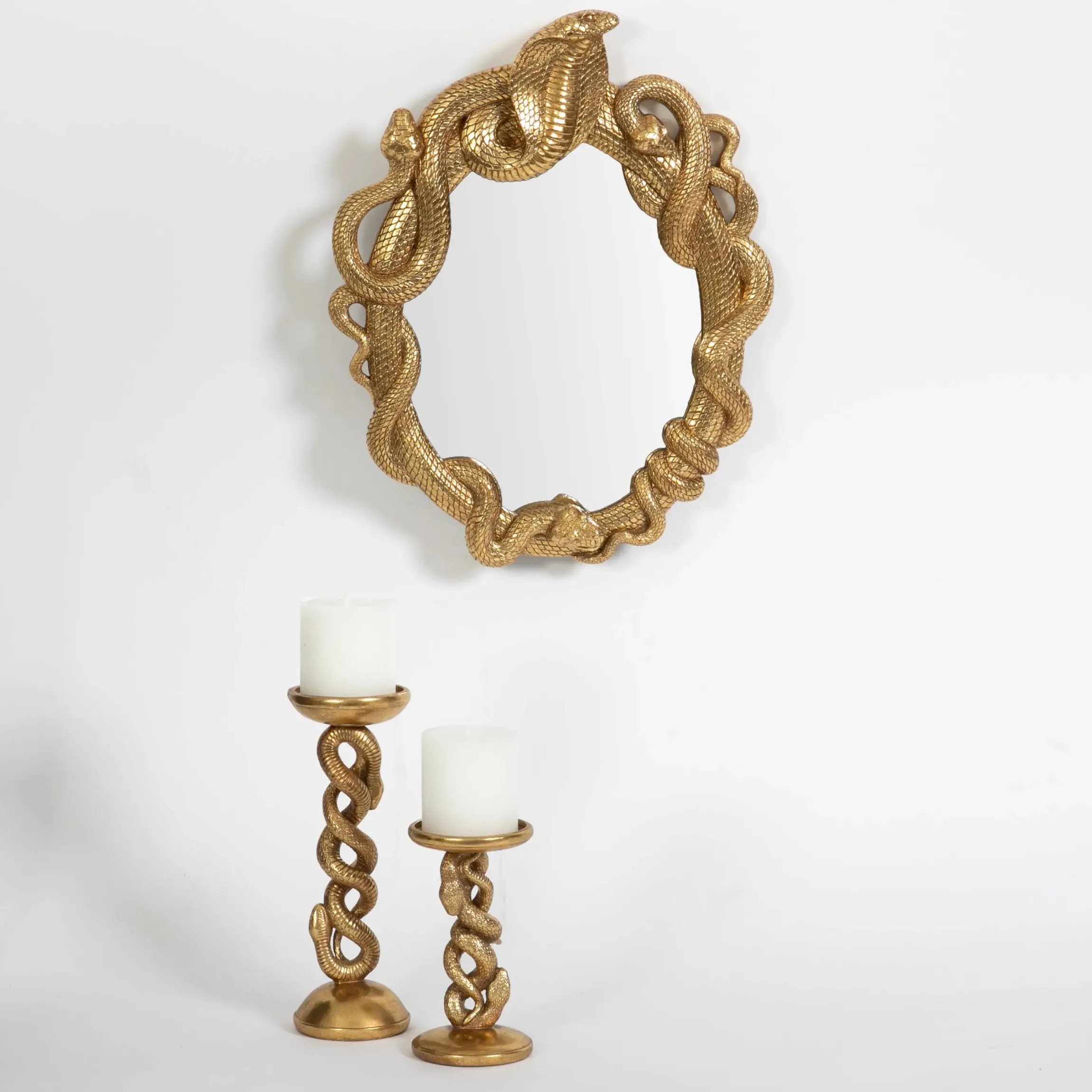 GigiandTom Medusa Oval Resin Wall Mirror| Furniture, Mirrors & Lighting